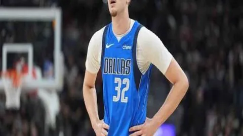 切尔西死里逃生，詹姆斯任意球逆转险局